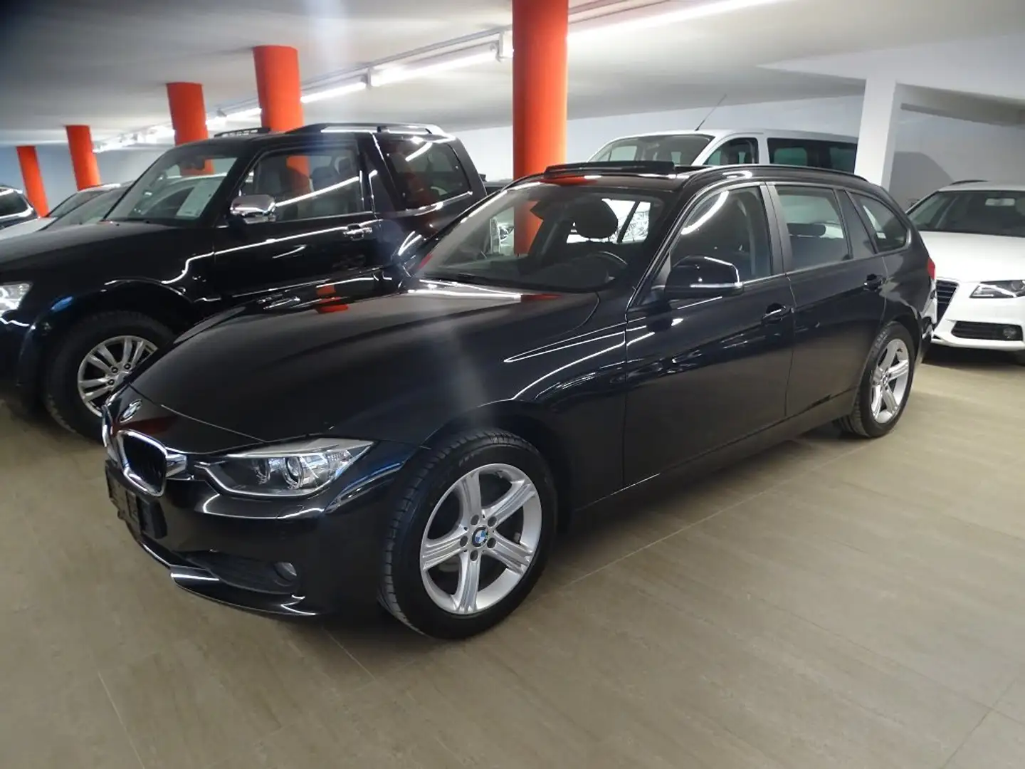 BMW 318 d Touring 4x4 Xenon Navi 143 CV Nero - 2