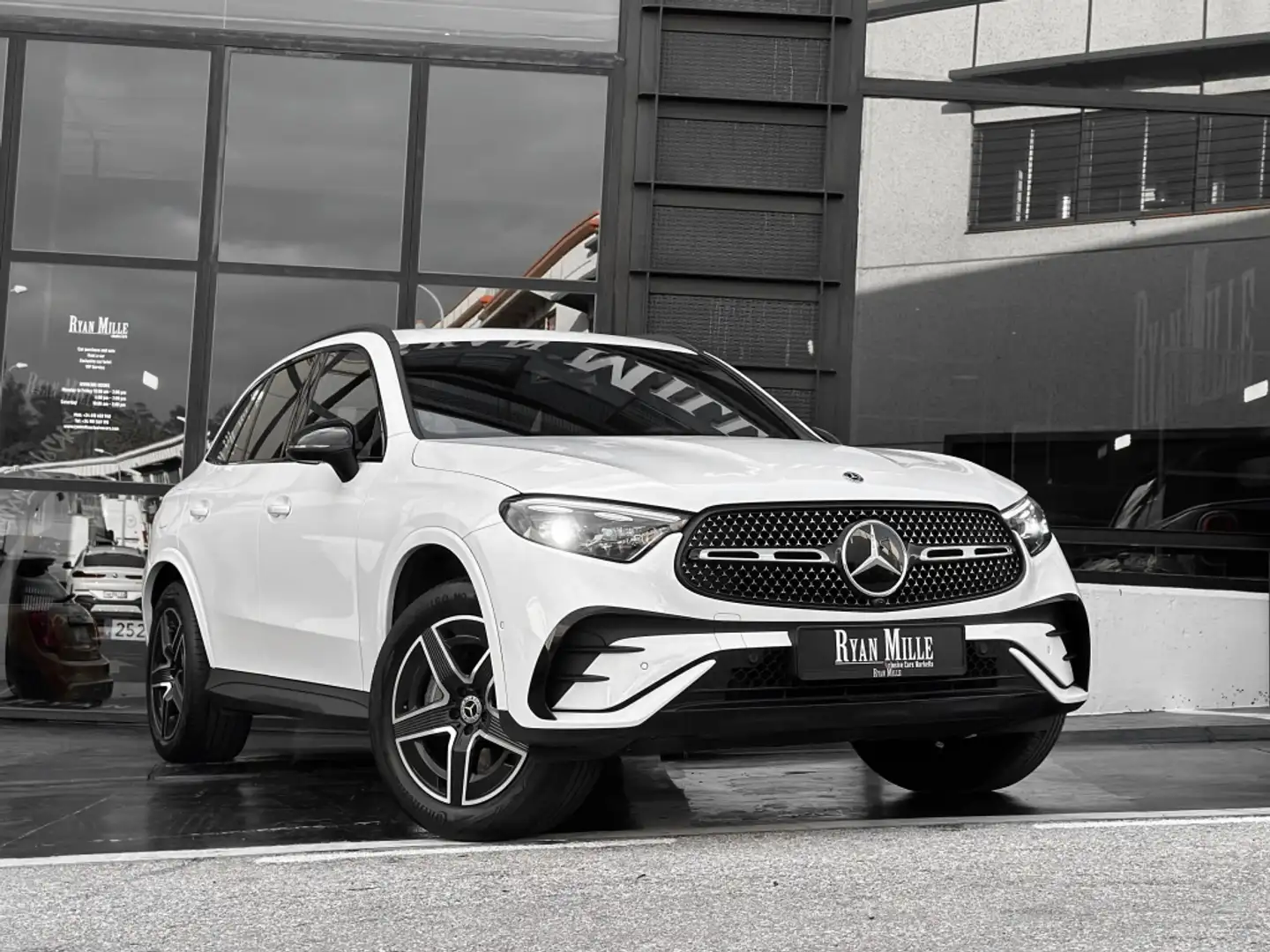 Mercedes-Benz GLC 300 300e 4Matic 9G-Tronic Weiß - 1