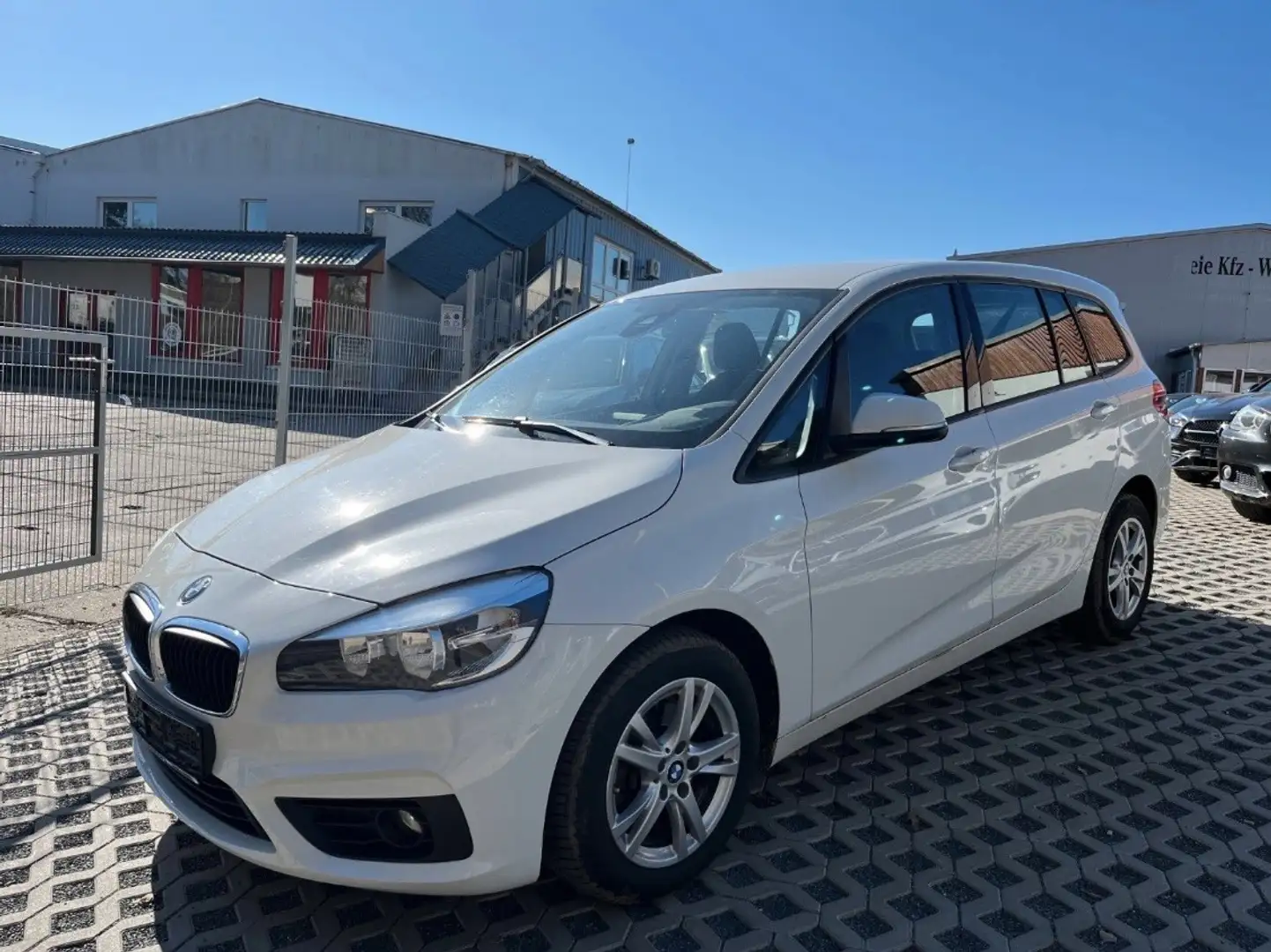 BMW 216 216d Gran Tourer Advantage Weiß - 2