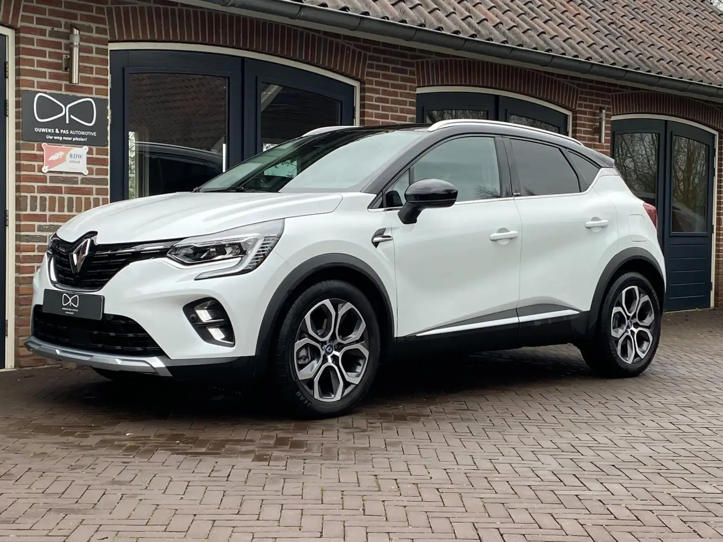 Renault Captur 1.6 E-Tech Plug-in Hybrid 160 Intens | 1E EIGENAAR Wit - 2