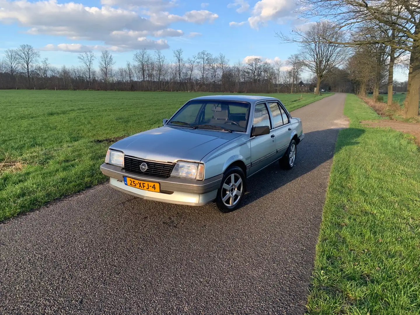 Opel Ascona c LS 1.6 gsi Niebieski - 1