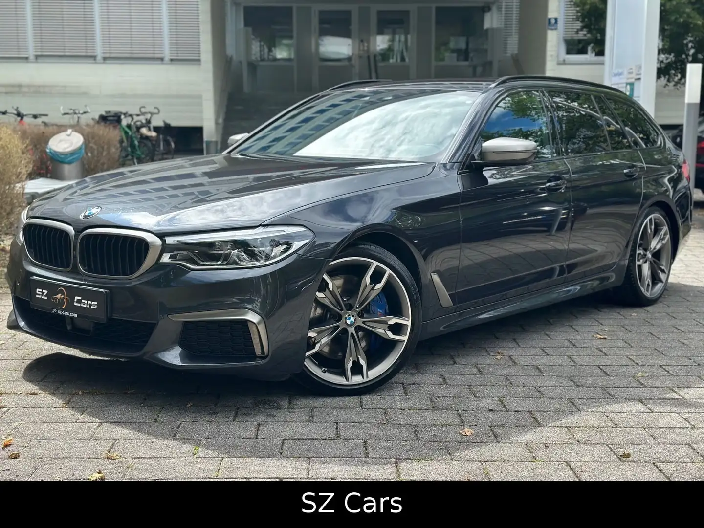 BMW 550 d xDrive Touring*360 KAM*LHZ*B&W Grau - 1