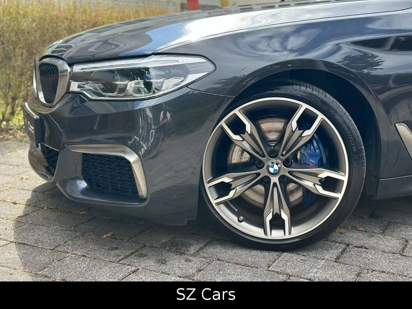 BMW 550 d xDrive Touring*360 KAM*LHZ*B&W Grau - 2