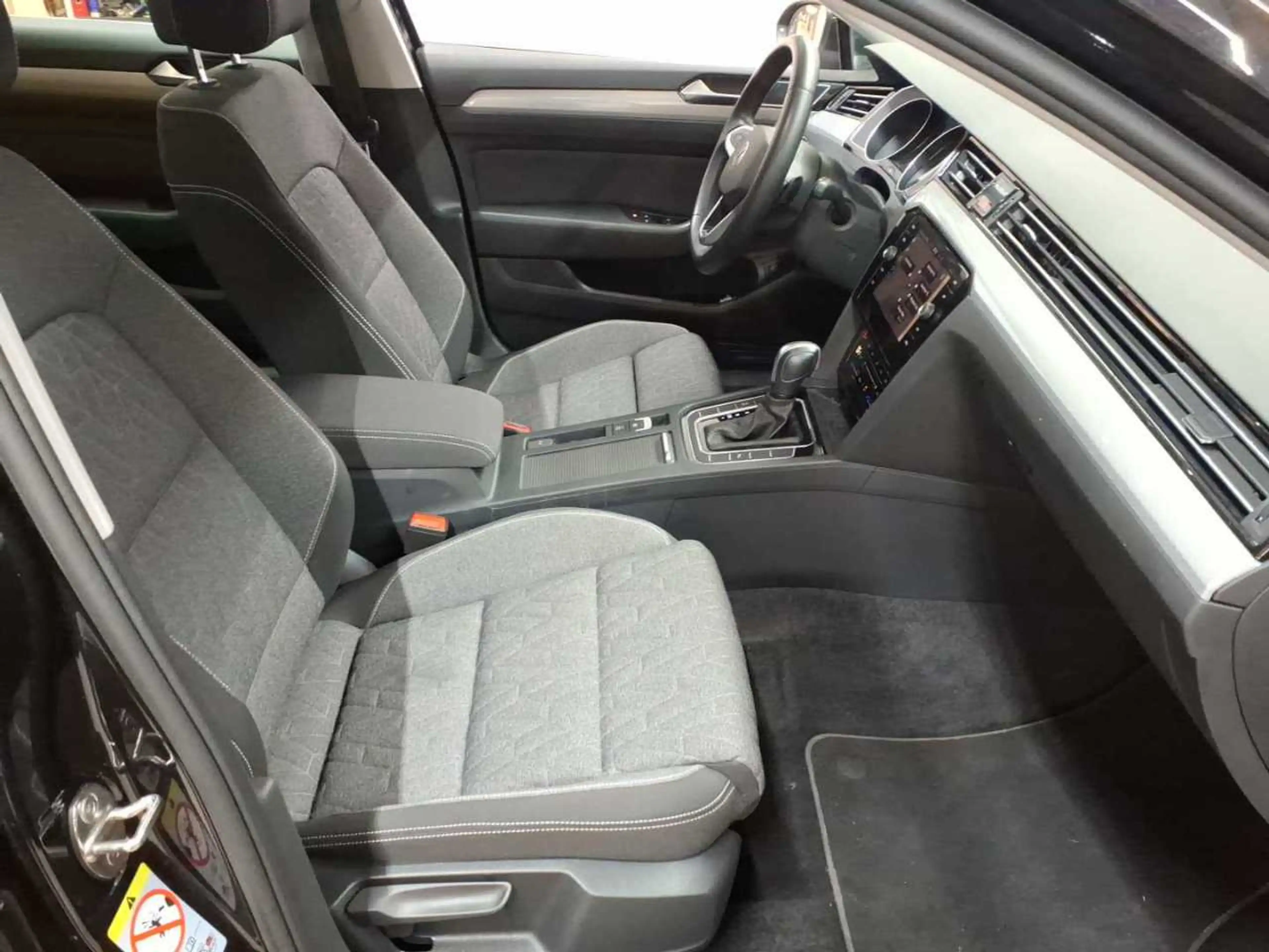 Volkswagen Passat Passat Variant 2.0 TDI DSG Business — photo 8