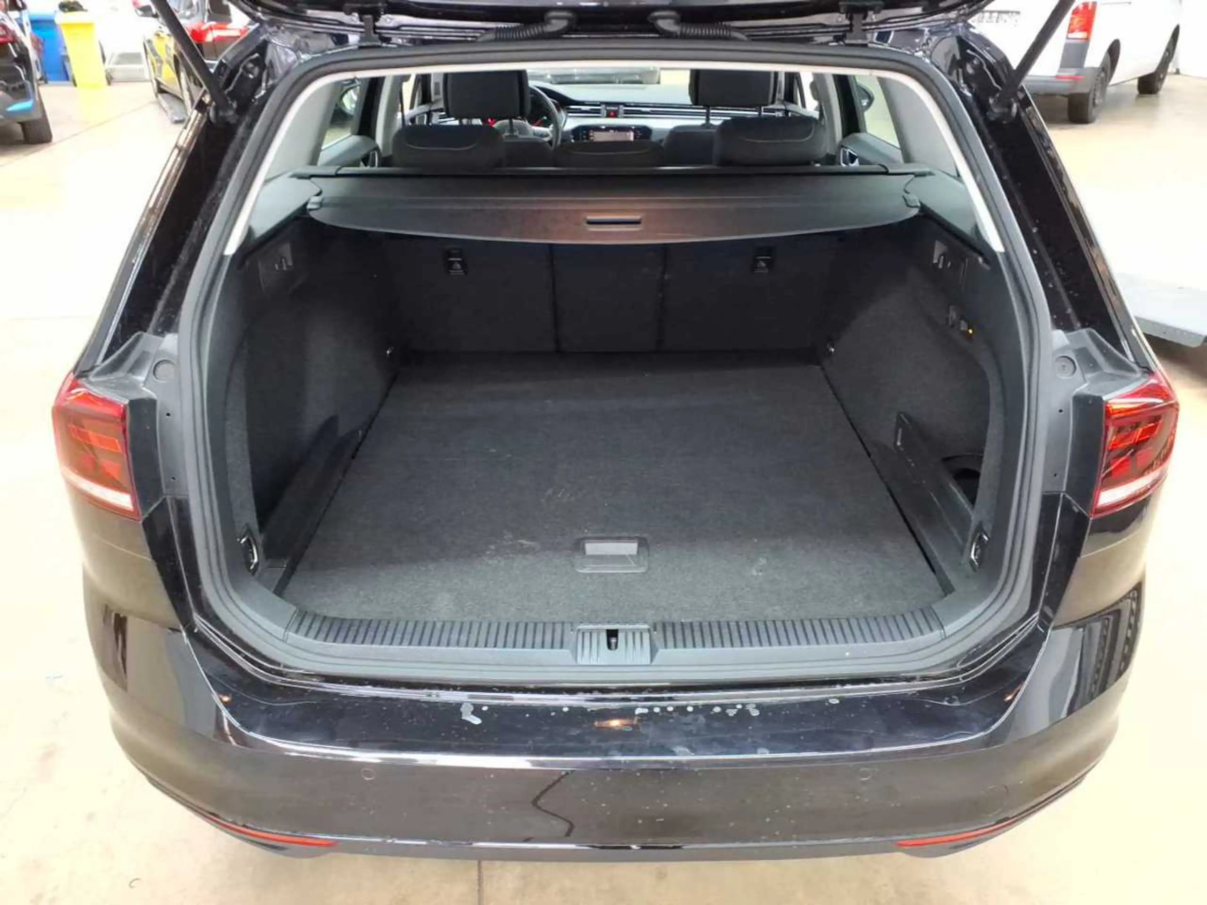 Volkswagen Passat Passat Variant 2.0 TDI DSG Business — photo 15