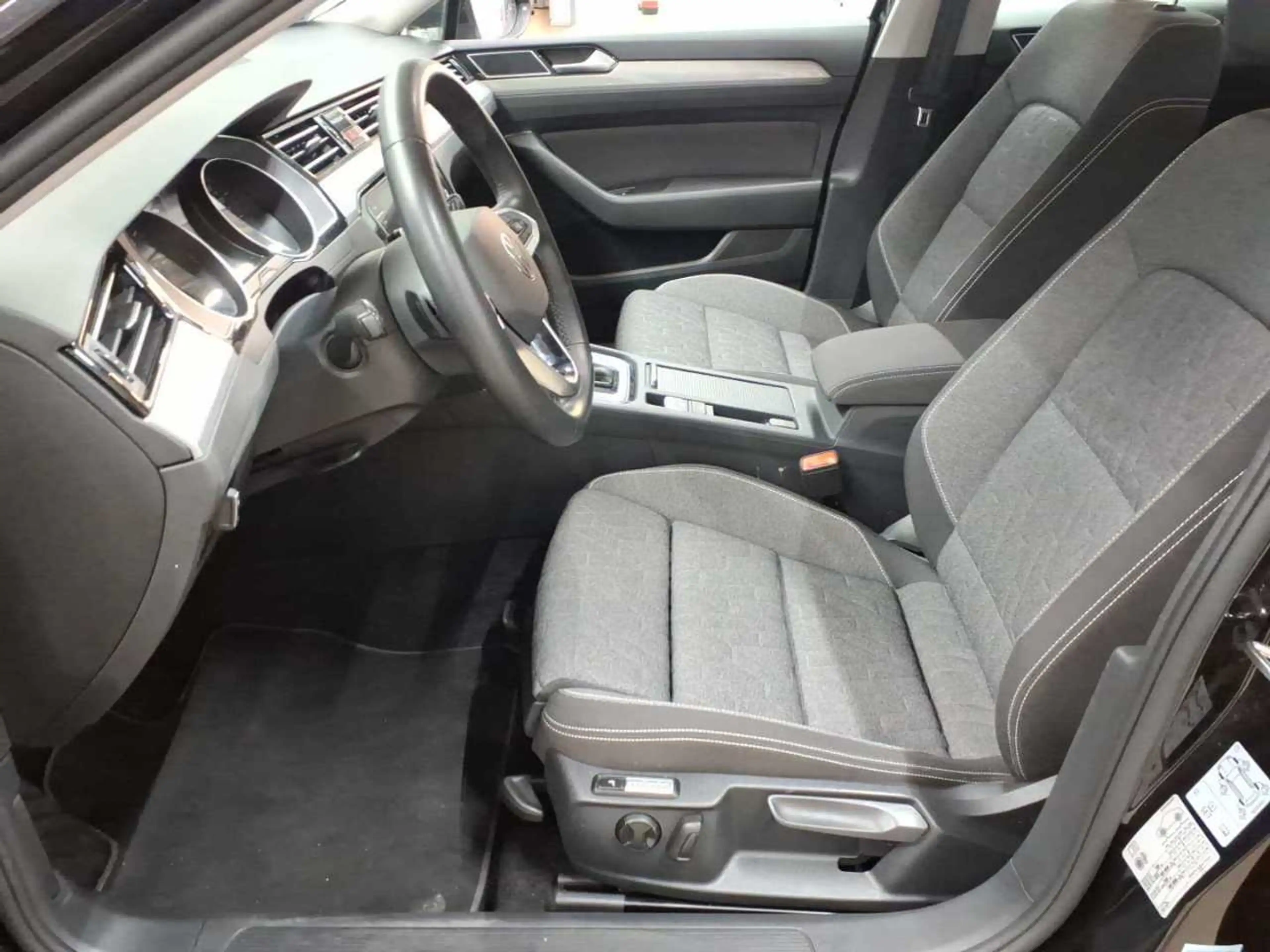 Volkswagen Passat Passat Variant 2.0 TDI DSG Business — photo 7