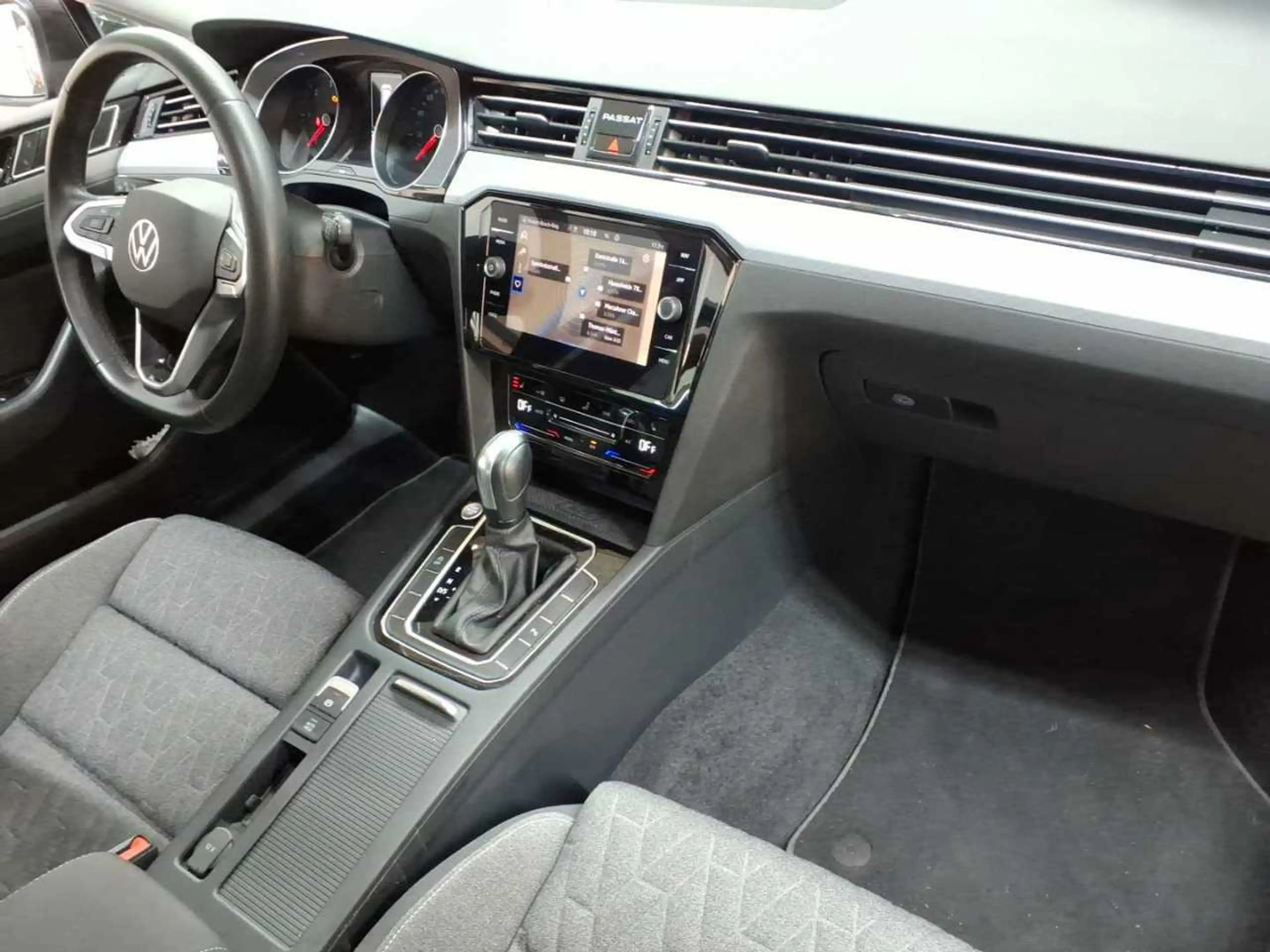 Volkswagen Passat Passat Variant 2.0 TDI DSG Business — photo 9