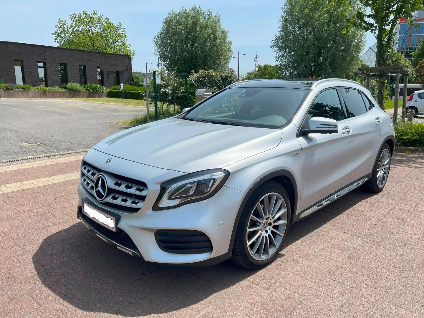 Mercedes-Benz GLA 200 GLA 200 Business Solution (EU6.2) Zilver - 2