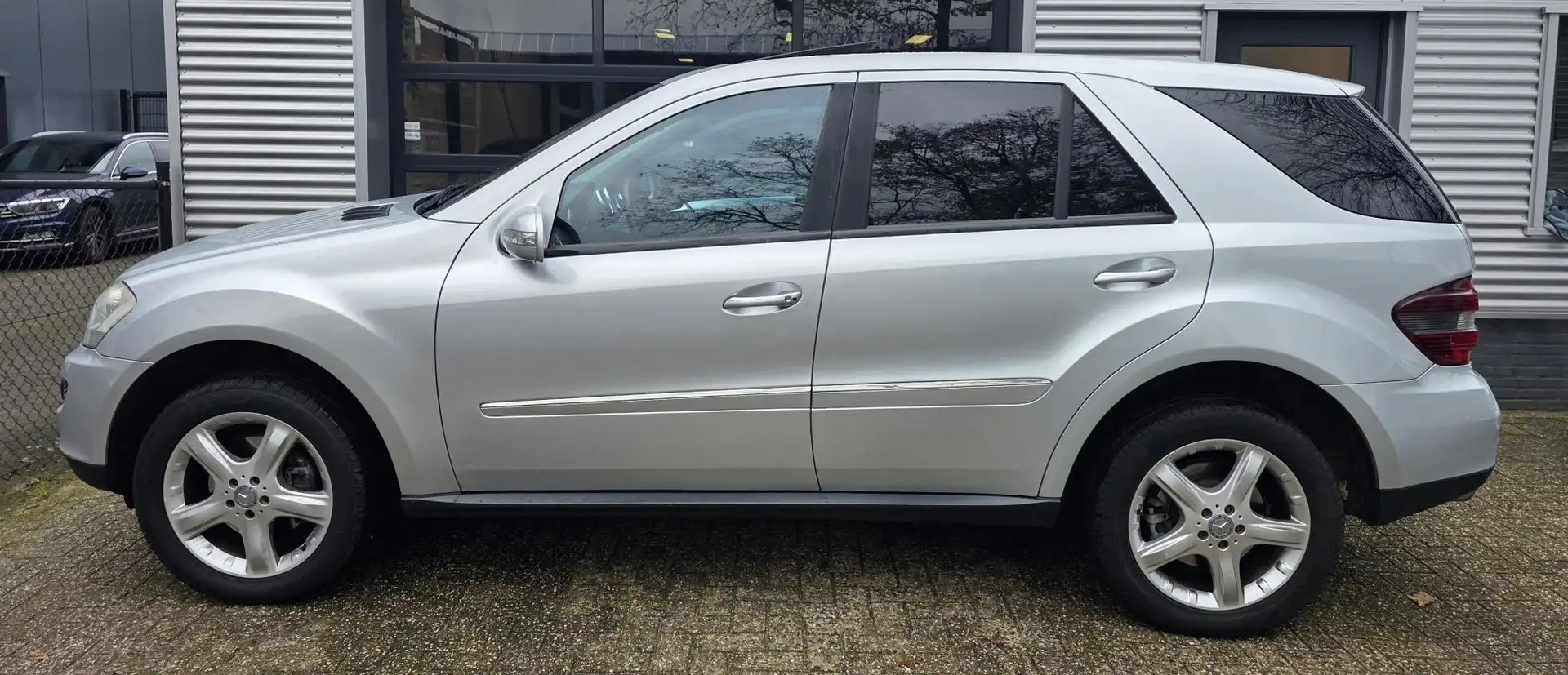 Mercedes-Benz ML 350 4MATIC **YOUNGTIMER** Grijs - 2