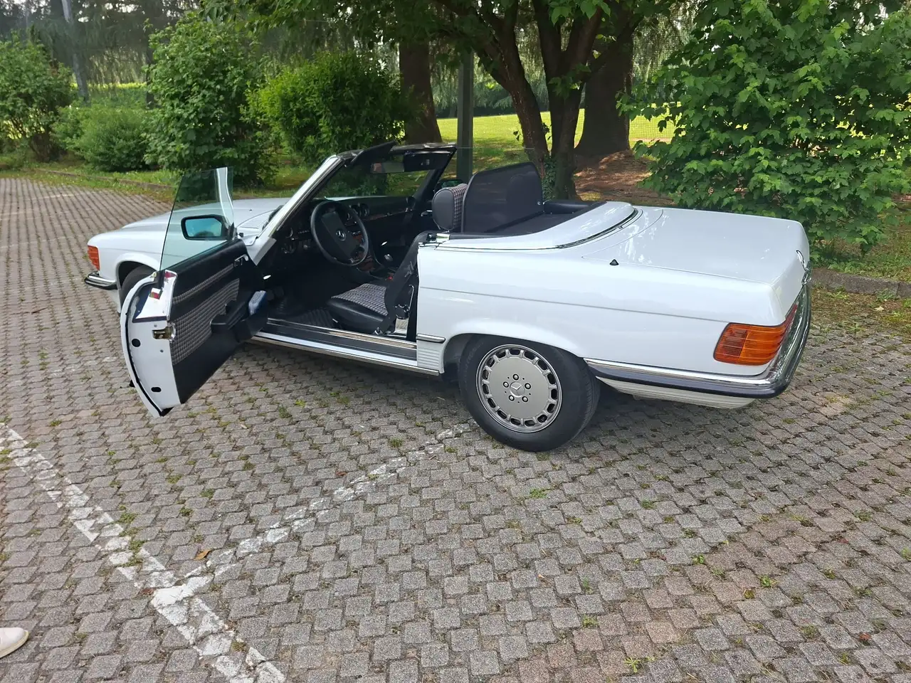 Mercedes-Benz SL 300, foto 1