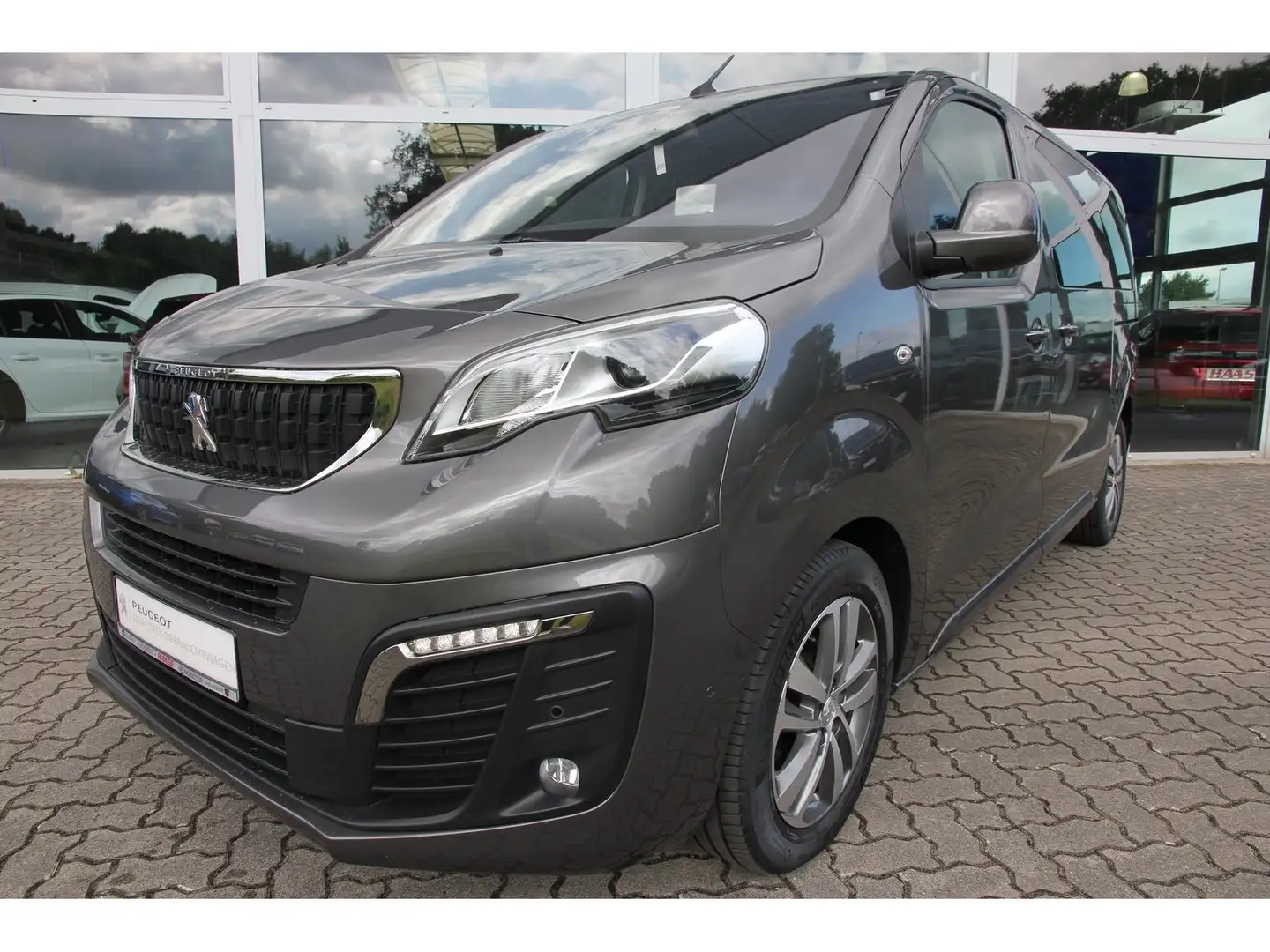 Peugeot Traveller L2 Business VIP BHDi 180 EAT8 6-Sitzer Grau - 2