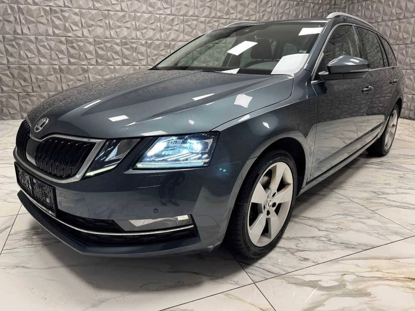 Skoda Octavia Combi Style*Voll Fahrbereit*110KW-Aut- Grau - 2