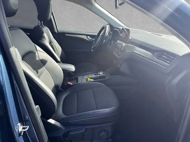 Ford Kuga view 3