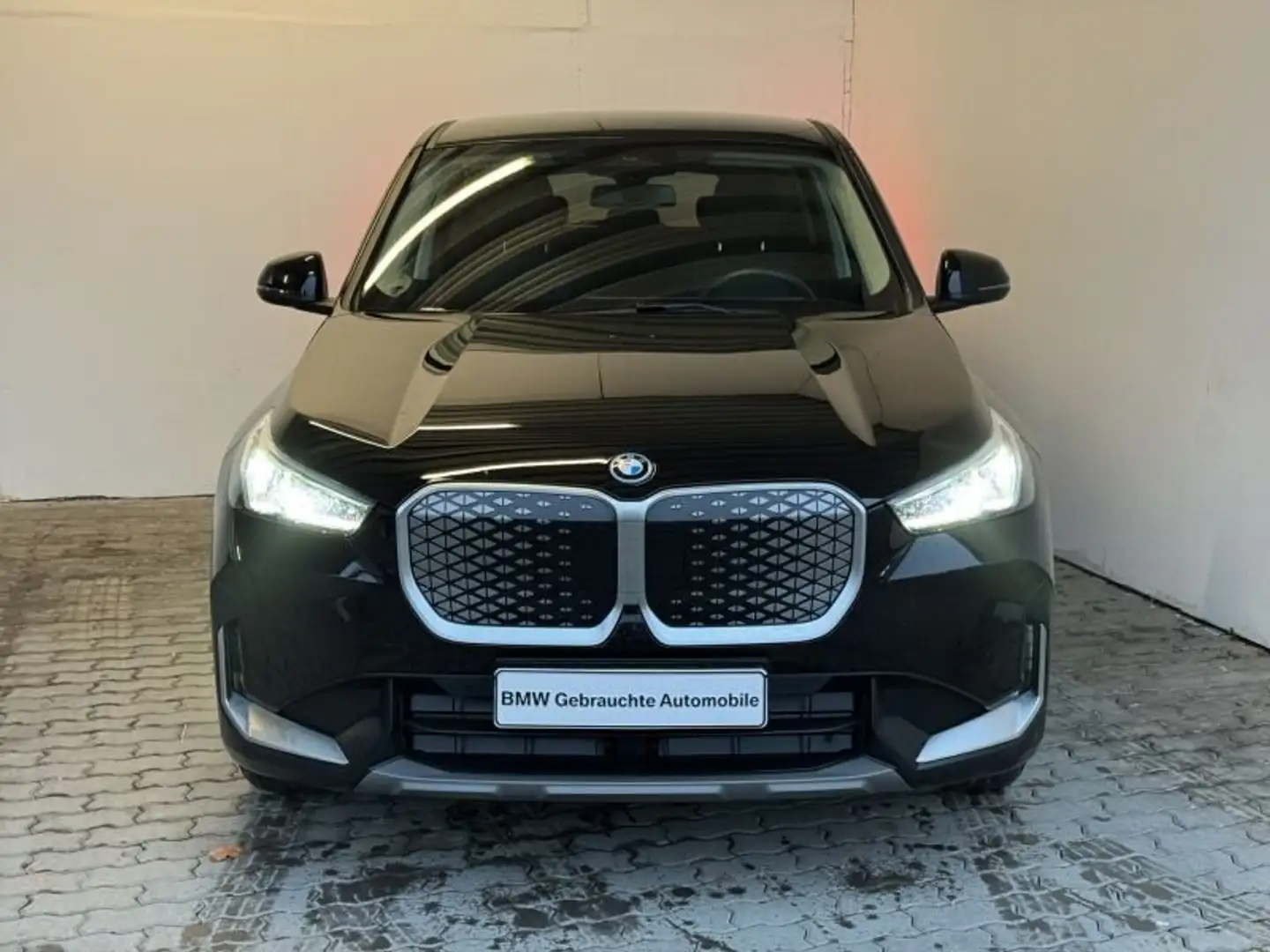 BMW iX1 xDrive30 Navi.LED.ParkAssistent.DAB.Sitzhz Schwarz - 2