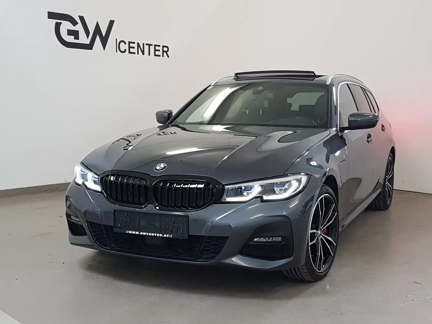 BMW 330 e xDrive M Sport AHK ACC Laserlicht HUD Panorama Grau - 2