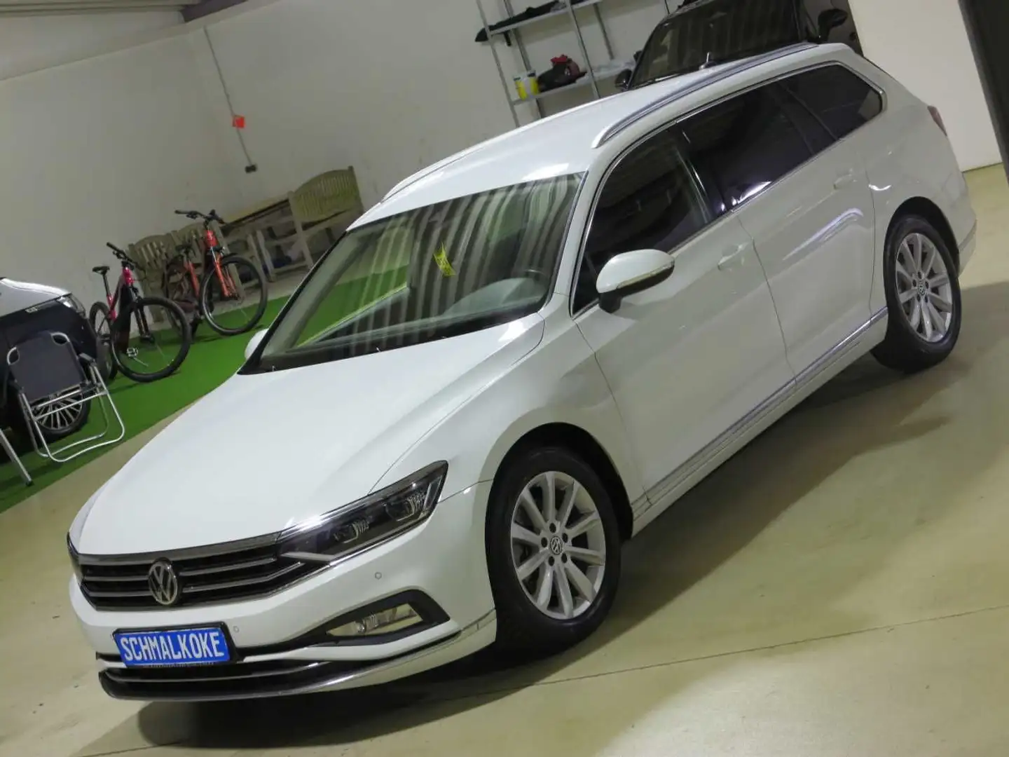 Volkswagen Passat Variant 2.0 TDI SCR DSG7 Elegance AHK Nav White - 2