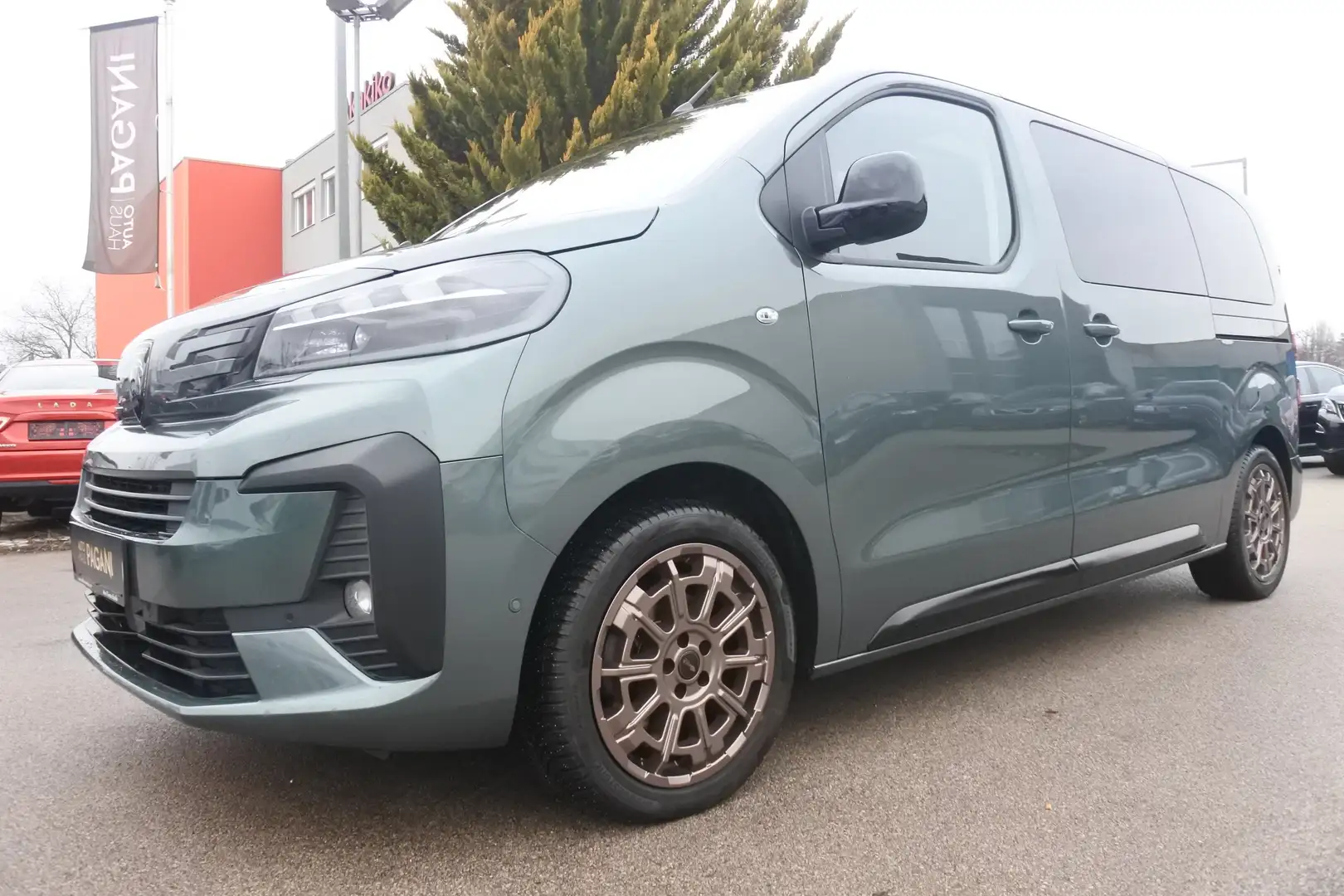 Peugeot Traveller Traveller Business BlueHDi 180 EAT8 L2/MWST AUSW. - 2