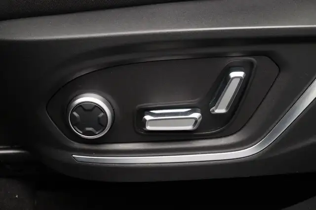 Lynk & Co 01 view 24