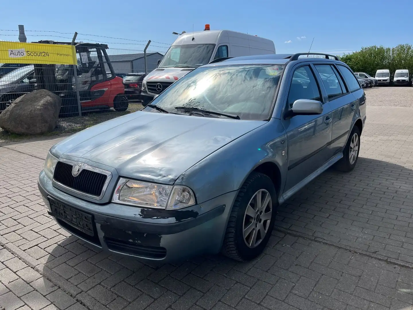 Skoda Octavia Combi Ambiente 4X4 Schiebedach Klima SHZ Grey - 1