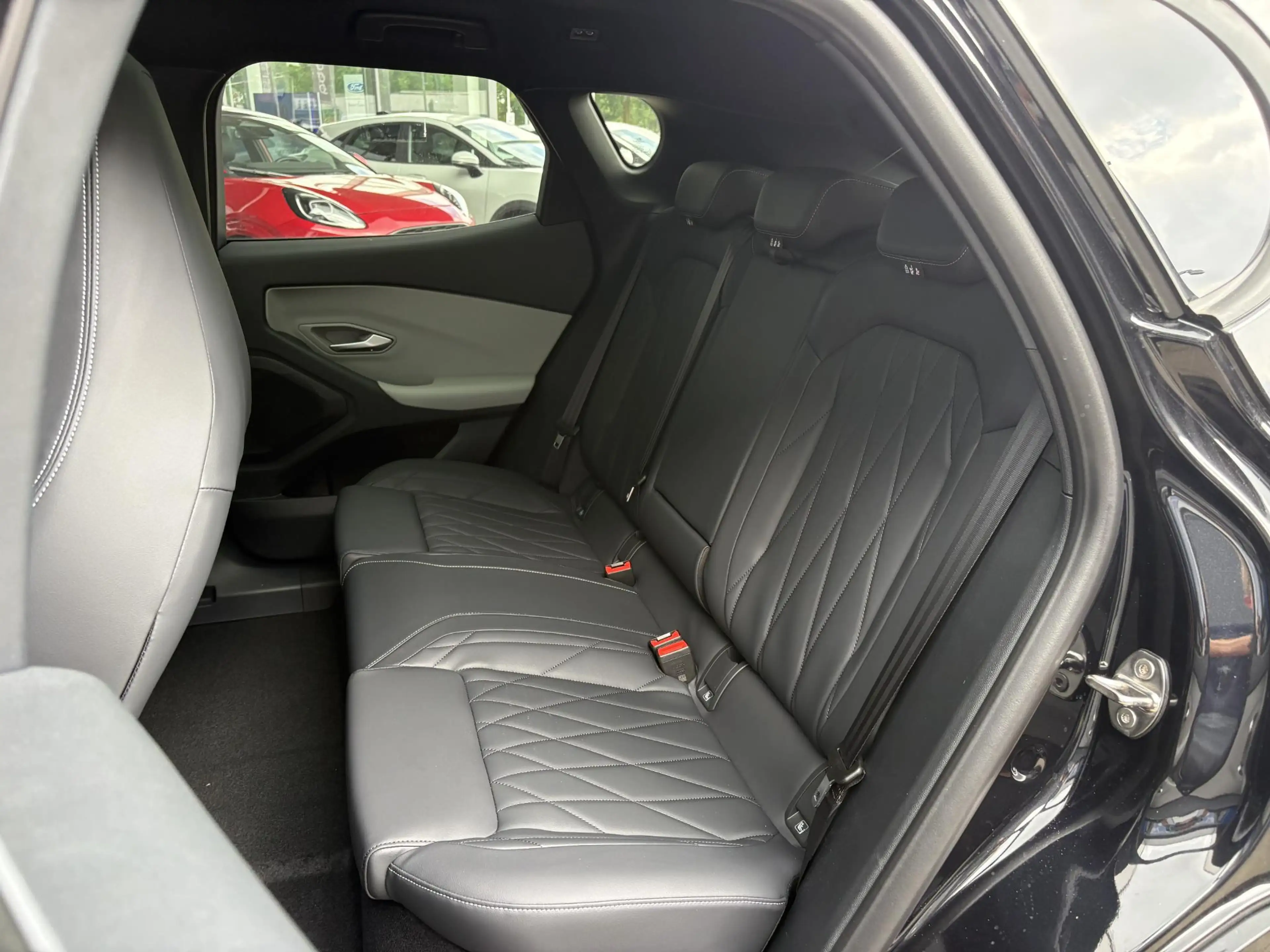 Ford Capri Premium Extended Range RWD 79 kWh | 21 inch | Pano — photo 18