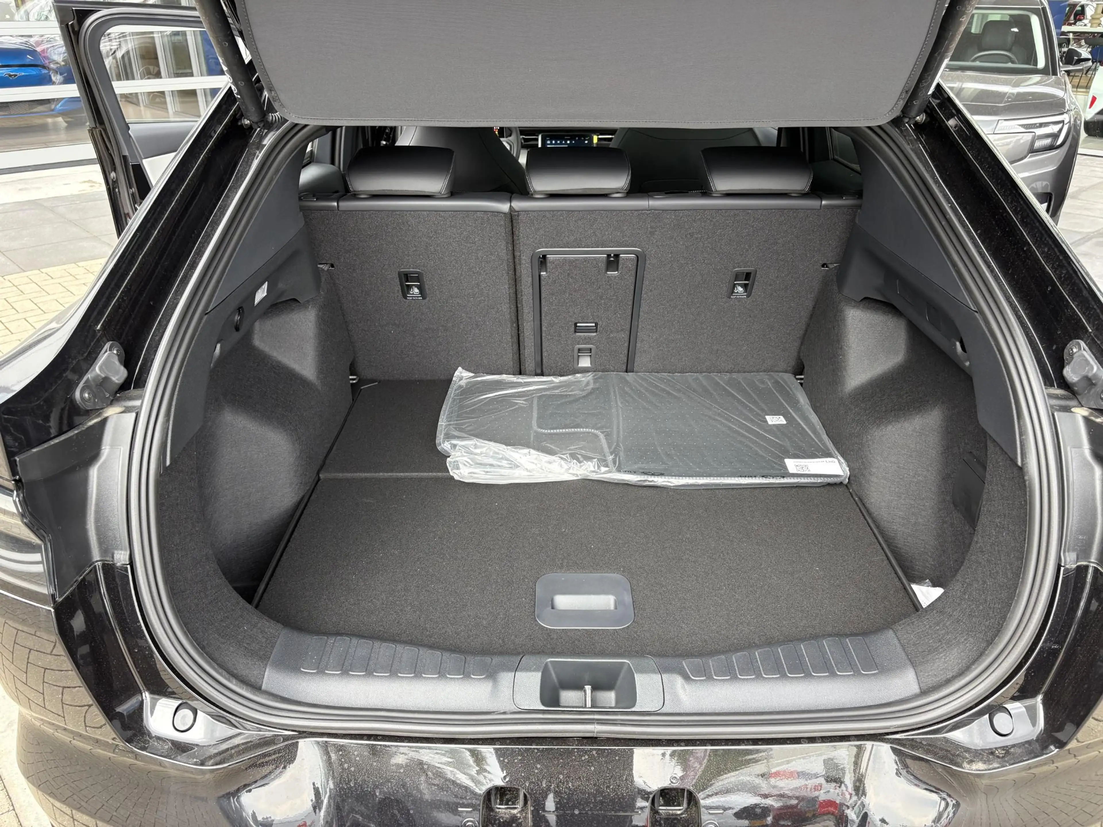 Ford Capri Premium Extended Range RWD 79 kWh | 21 inch | Pano — photo 20