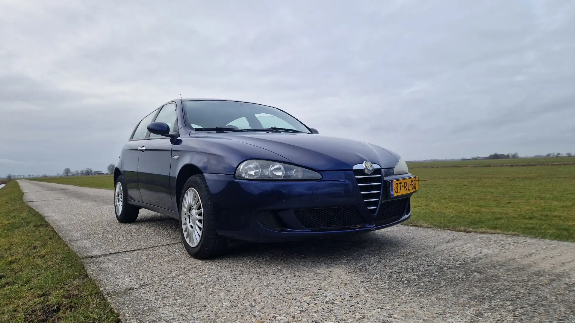 Alfa Romeo 147 1.6 Twin Spark Impression Airco, Bose NWE APK Azul - 2