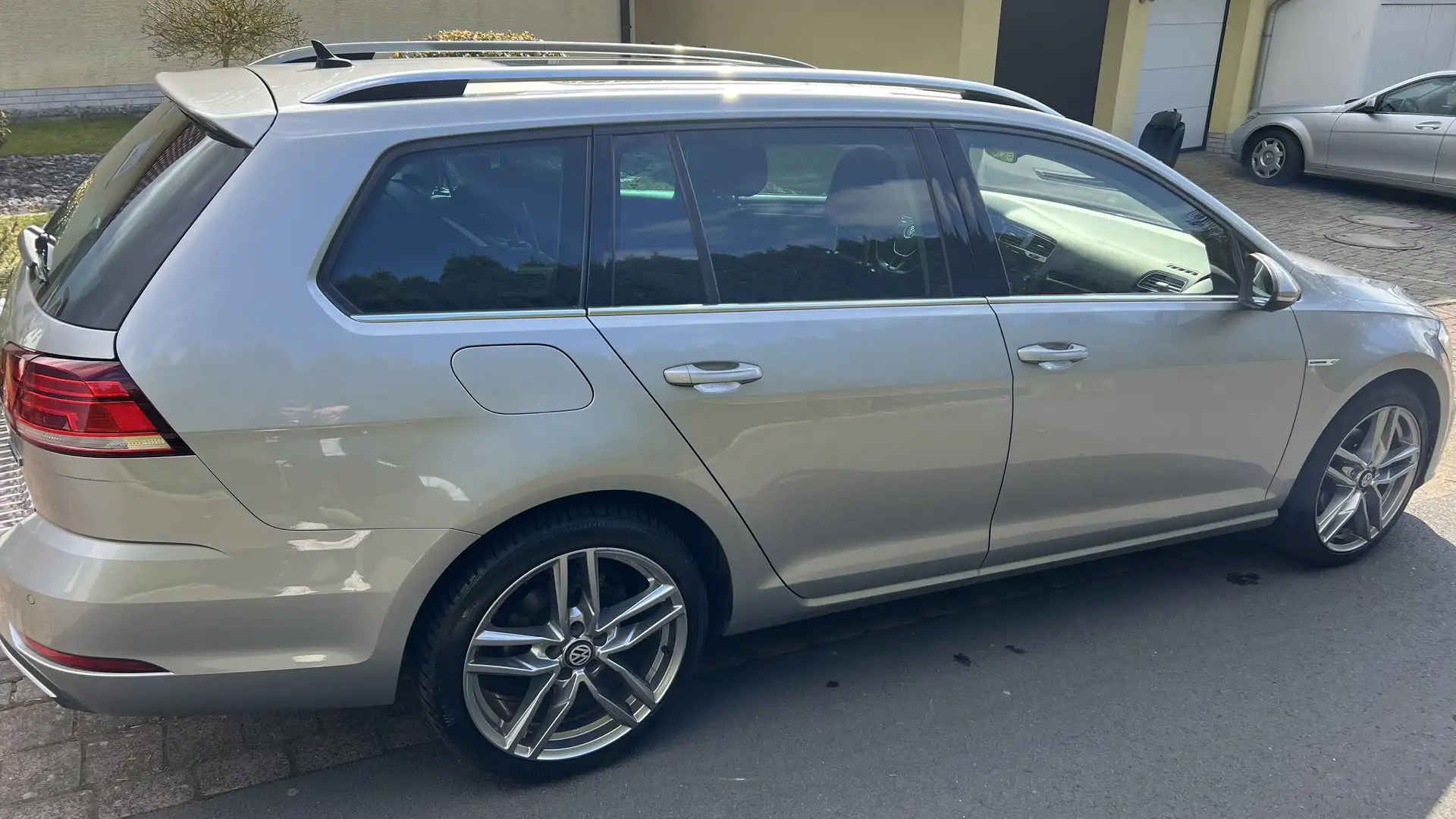 Volkswagen Golf Variant Golf VII Variant TGI 1.5 TGI DSG Highline Silber - 1