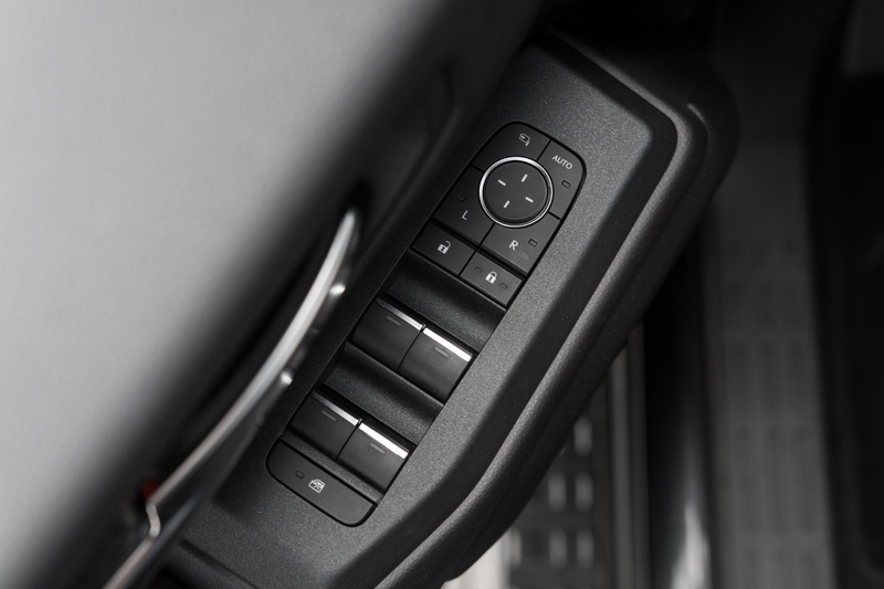 Toyota Land Cruiser 2.8 D-4D Blind Van Navigator — photo 40