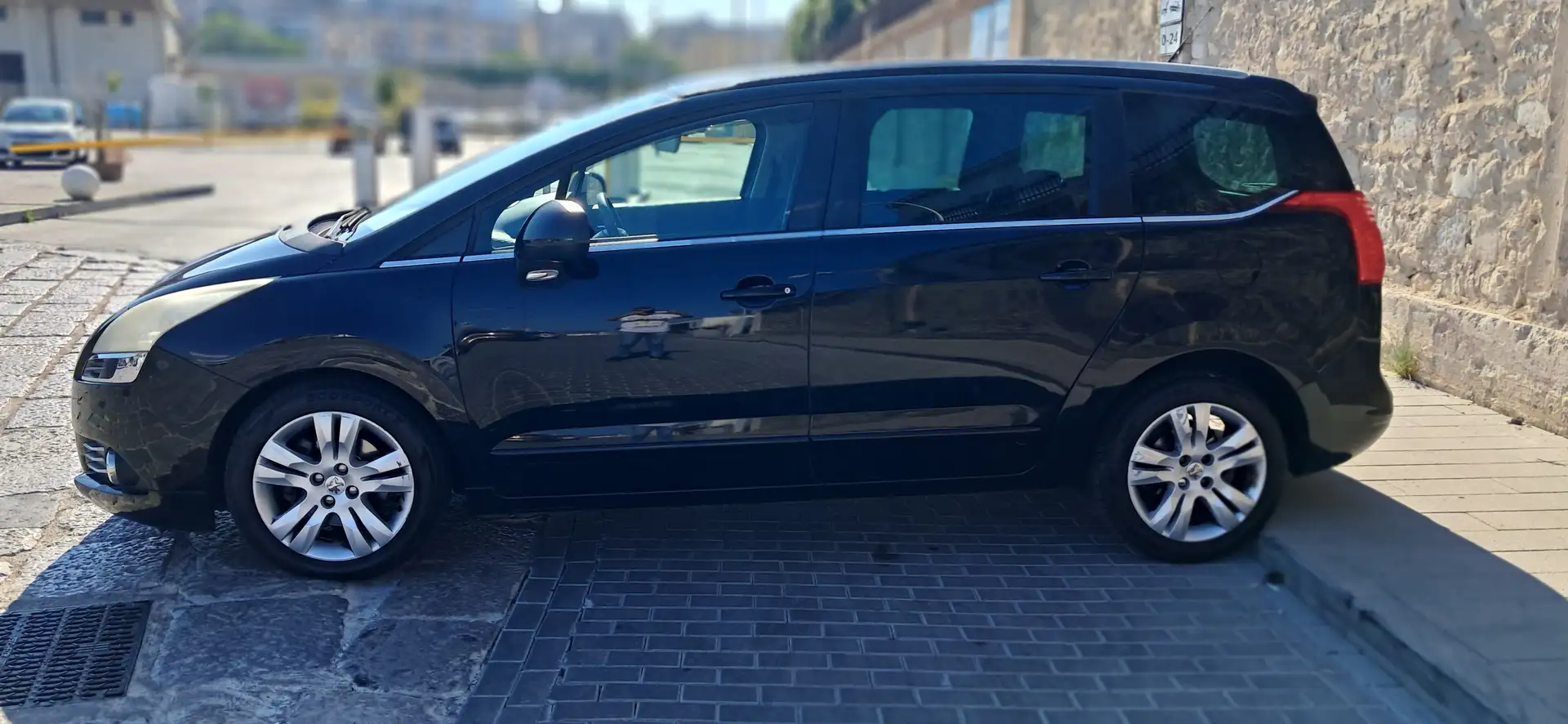 Peugeot 5008 5008 I 2009 2.0 hdi 16v Allure (feline) 150cv Nero - 2