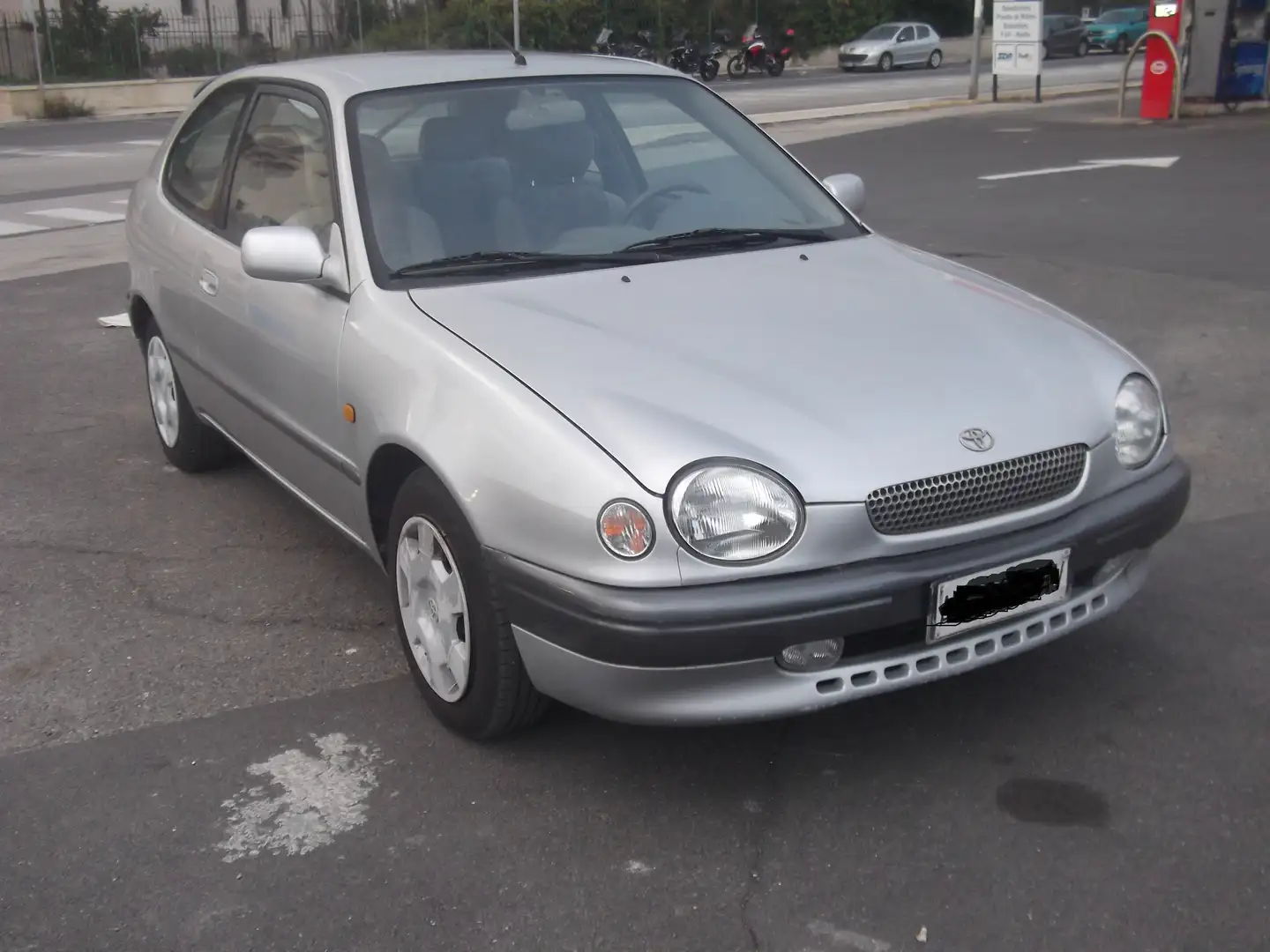 Toyota Corolla Corolla VIII 1997 3p 1.3 Luna Argento - 2