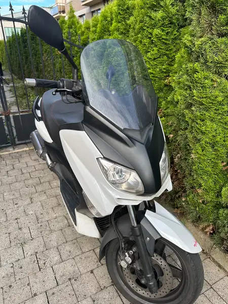 Yamaha XMAX 125