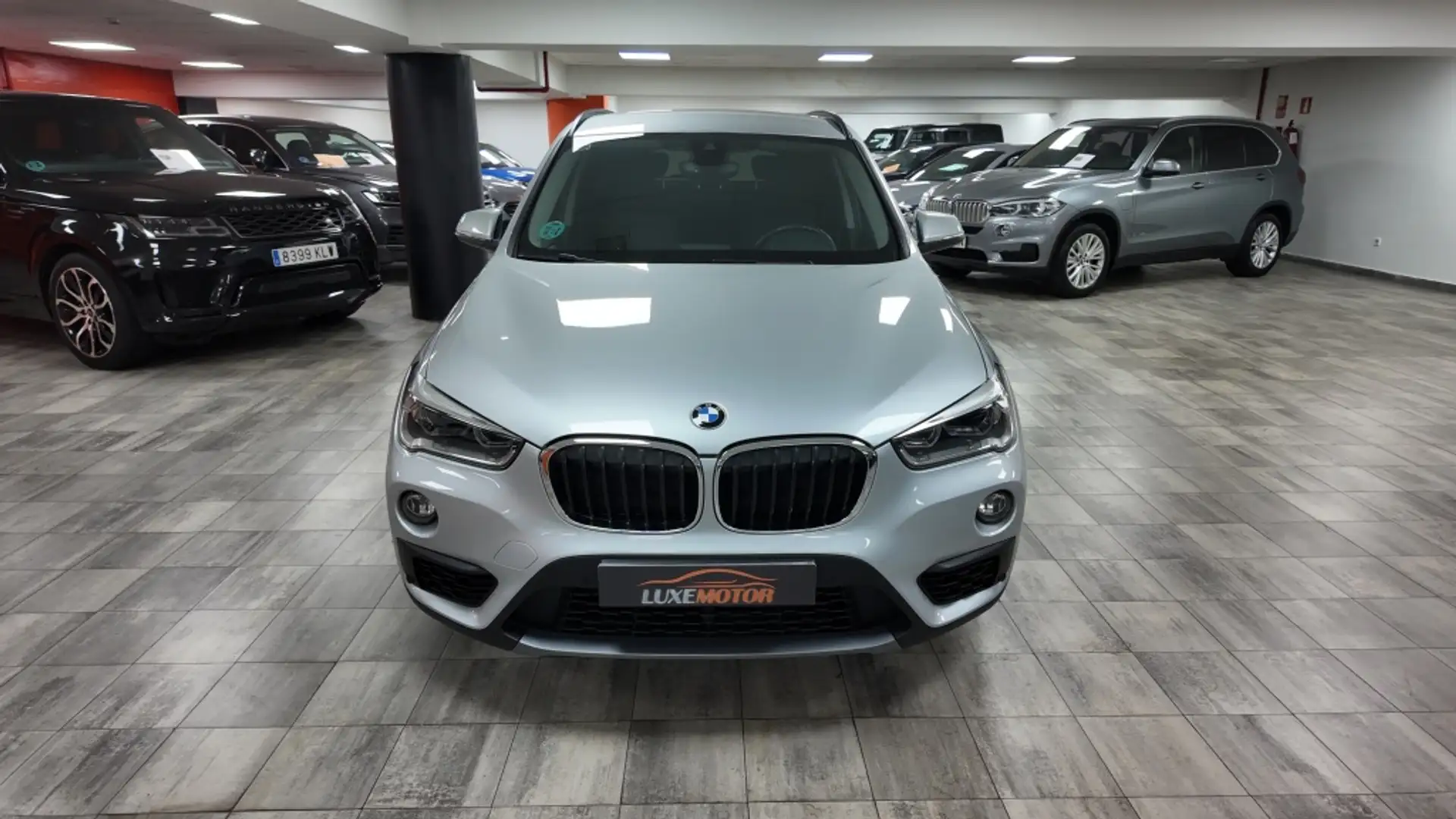 BMW X1 sDrive 18iA Gris - 2