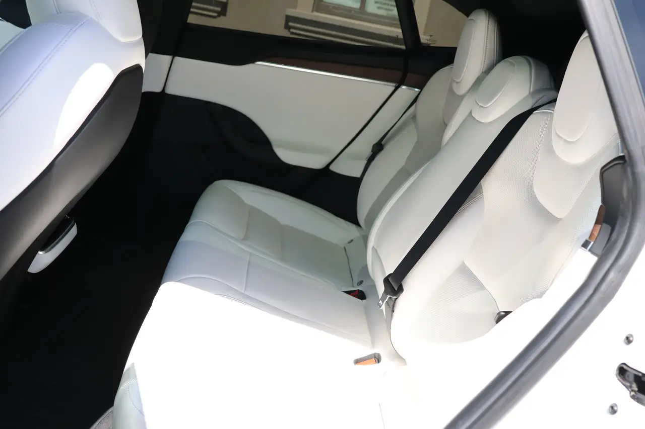 Tesla Model S снимка Tesla Model S