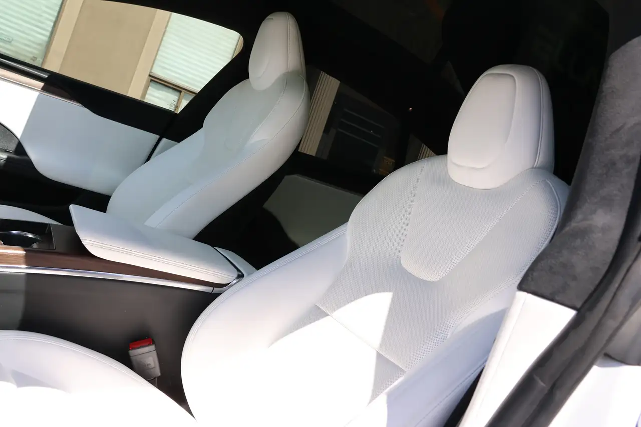Tesla Model S снимка Tesla Model S