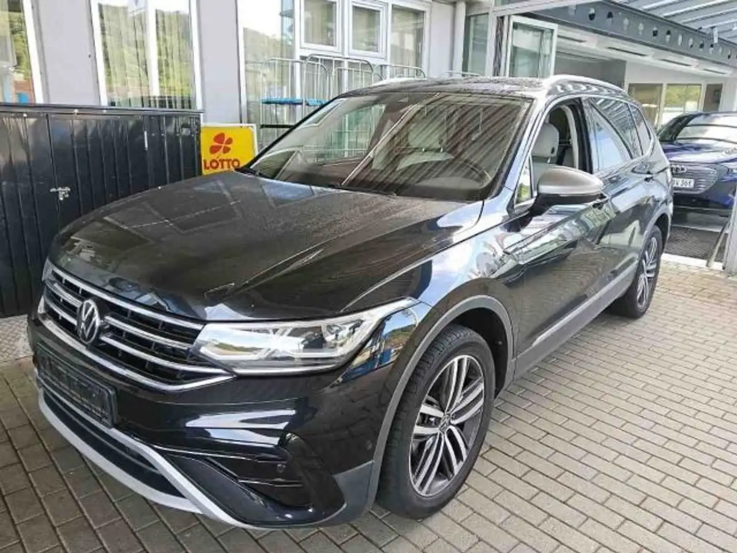 Volkswagen Tiguan Allspace 2.0TDI DSG Elegance 4M HUD NAVI Schwarz - 2