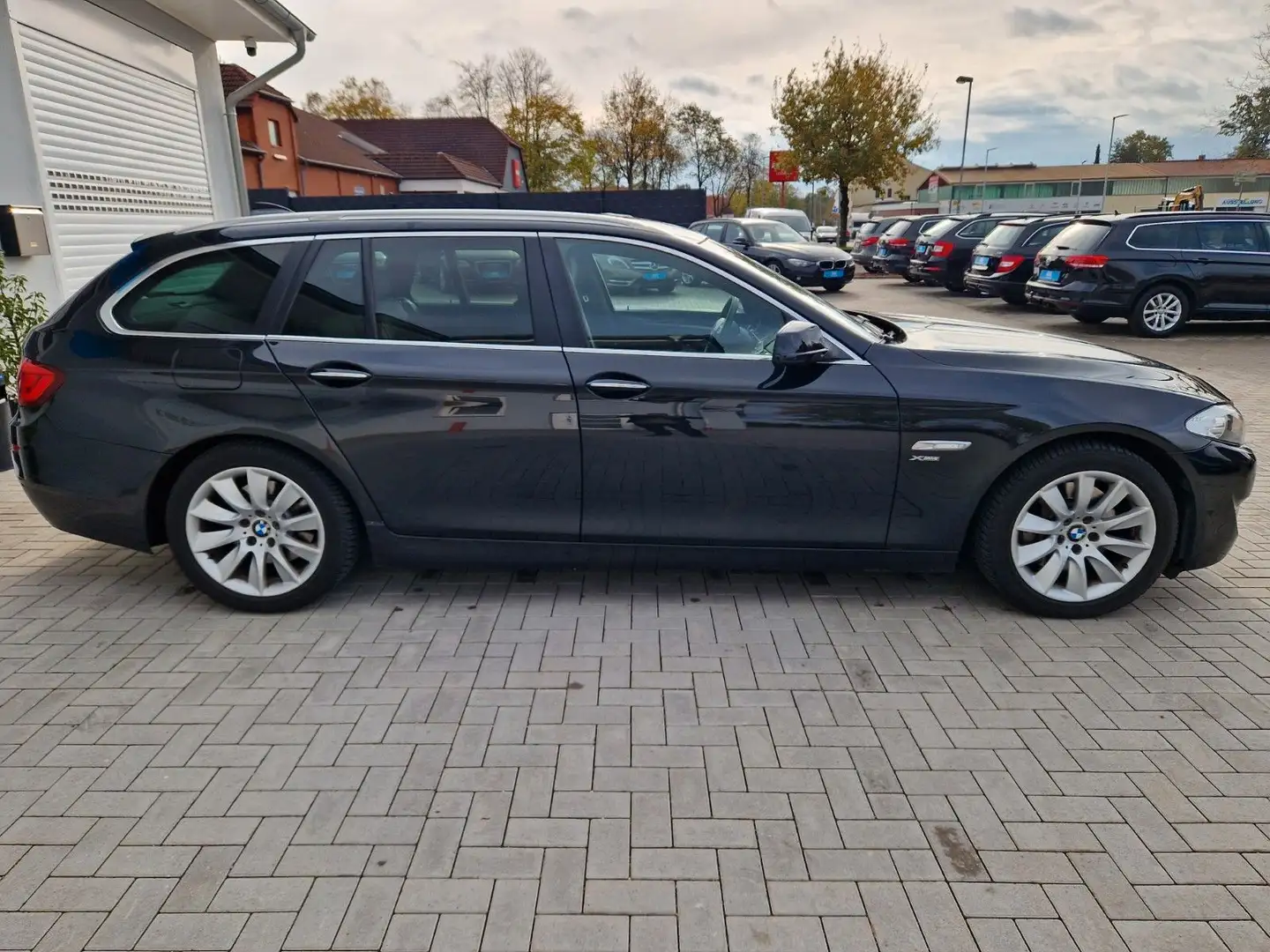 BMW 525 d+Automatik+Allrad+Scheckheft+Scheckheft+AHK Noir - 2