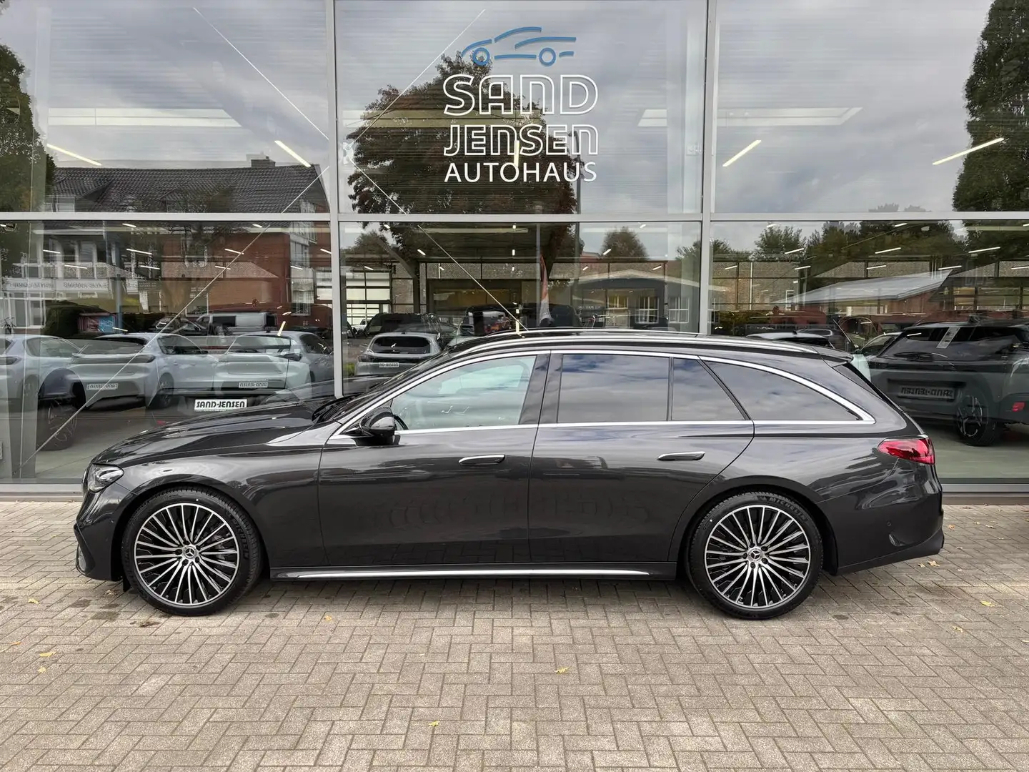 Mercedes-Benz E 220 d T-Modell AMG Line Adv+ 20" Fahrass+ AHK Серый - 2