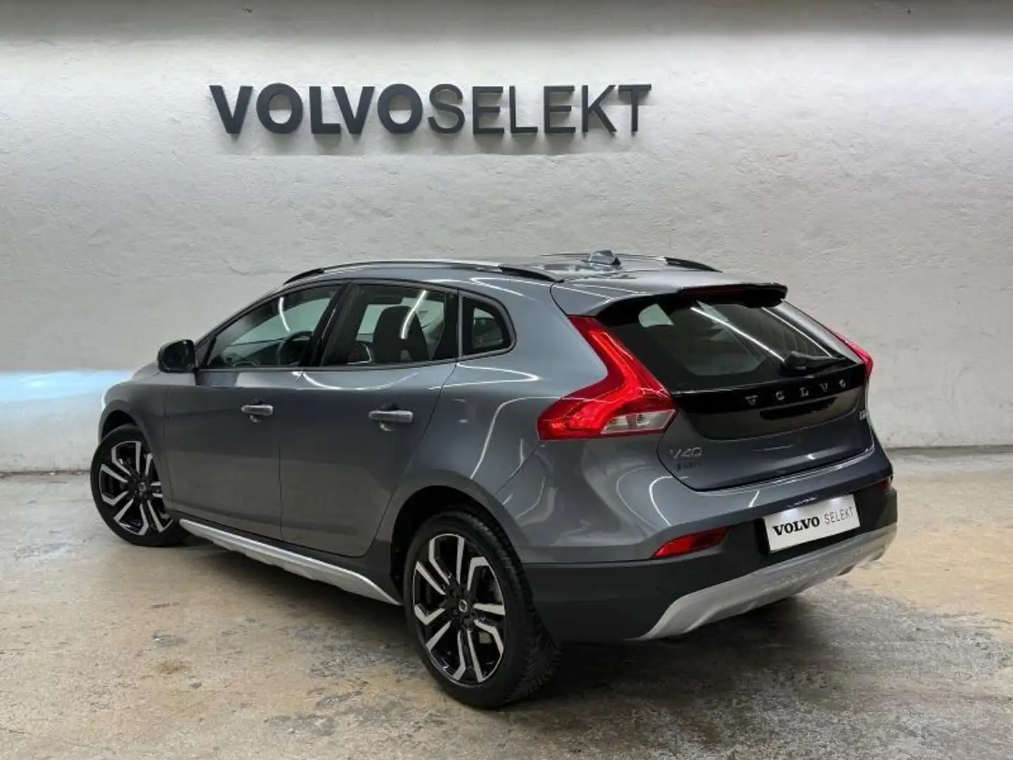 Volvo V40 Cross Country D2 120ch Översta Edition Gris - 2