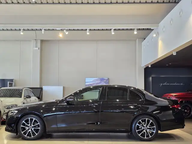 Mercedes-Benz E-Class view 13