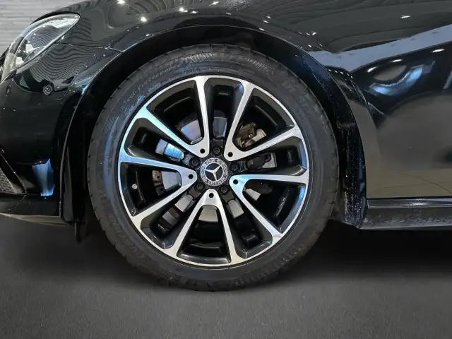 Mercedes-Benz E-Class view 5