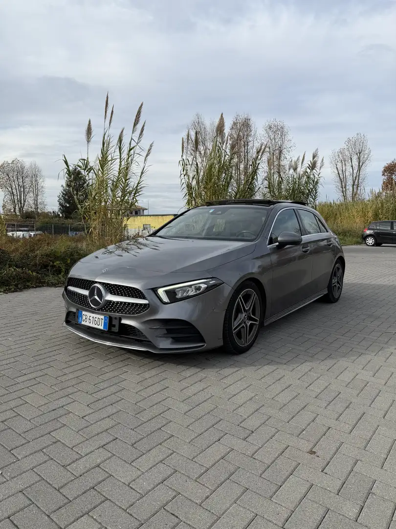 Mercedes-Benz A 220 d Business auto Grigio - 1