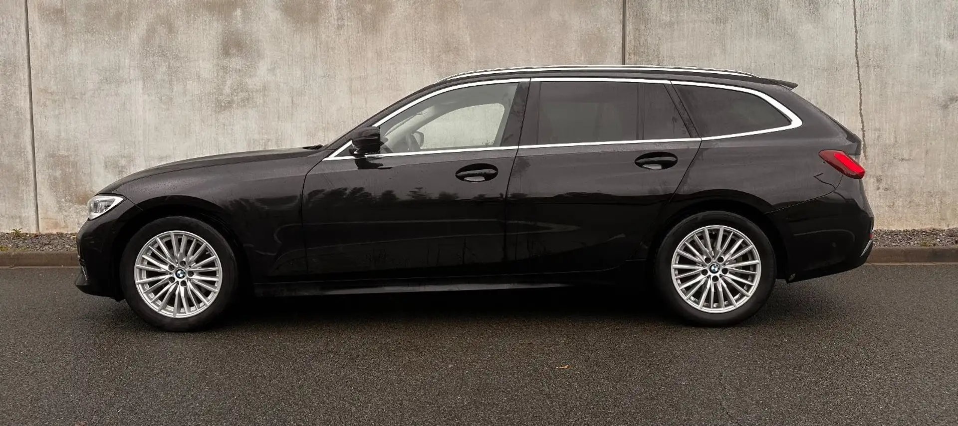 BMW 320 Baureihe 3 Touring 320 d Luxury Line Schwarz - 2
