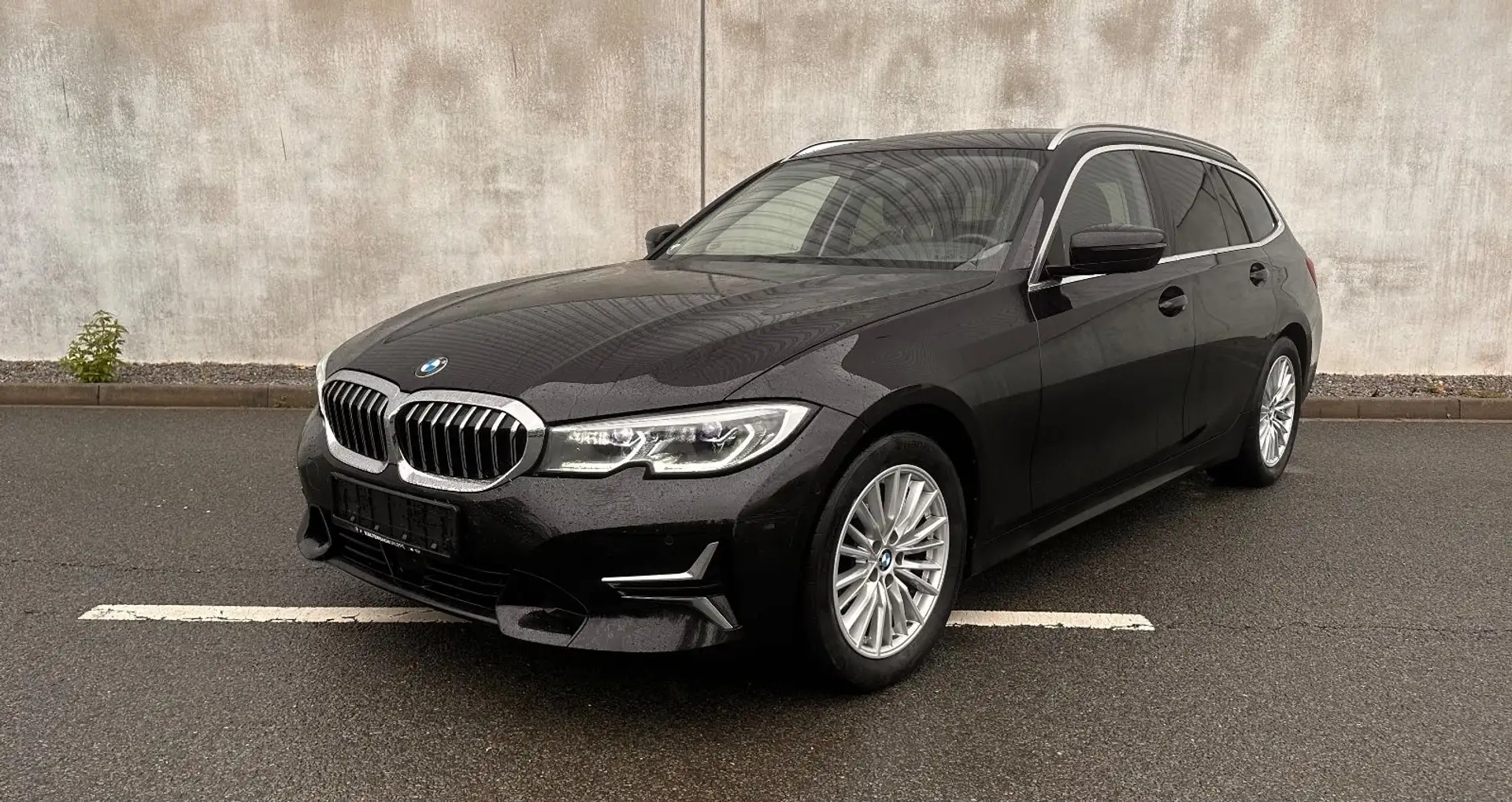BMW 320 Baureihe 3 Touring 320 d Luxury Line Schwarz - 1