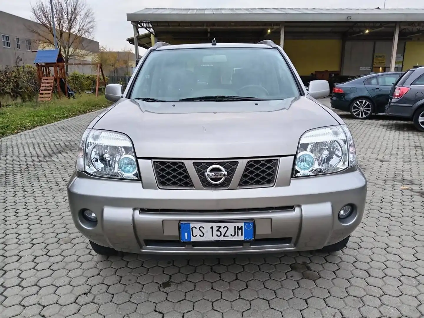 Nissan X-Trail 2.2 dci Urban Plus FL Grigio - 2