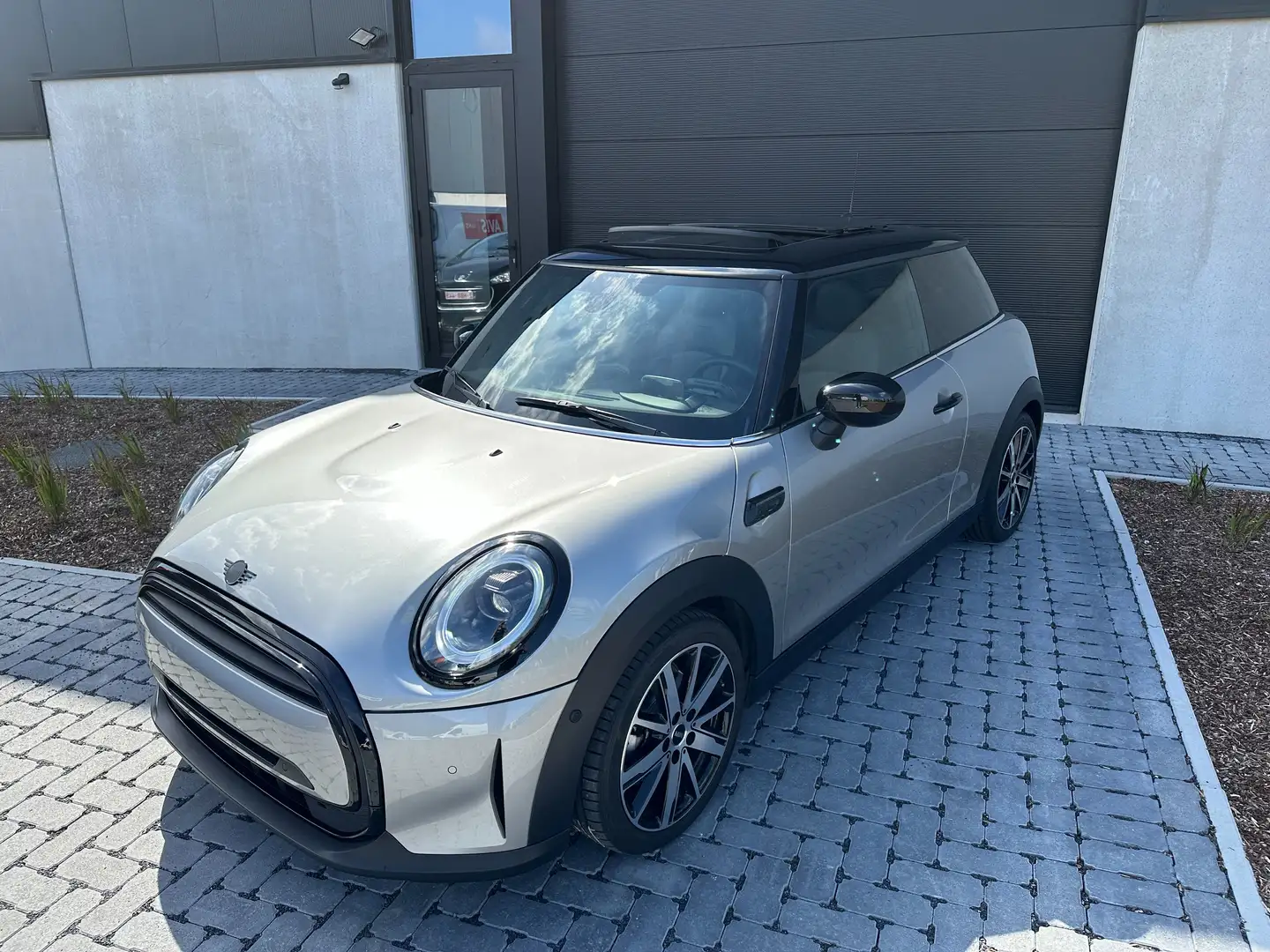 MINI Cooper 1.5i Automaat Black Pack - CarPlay Camera Pano Zilver - 1