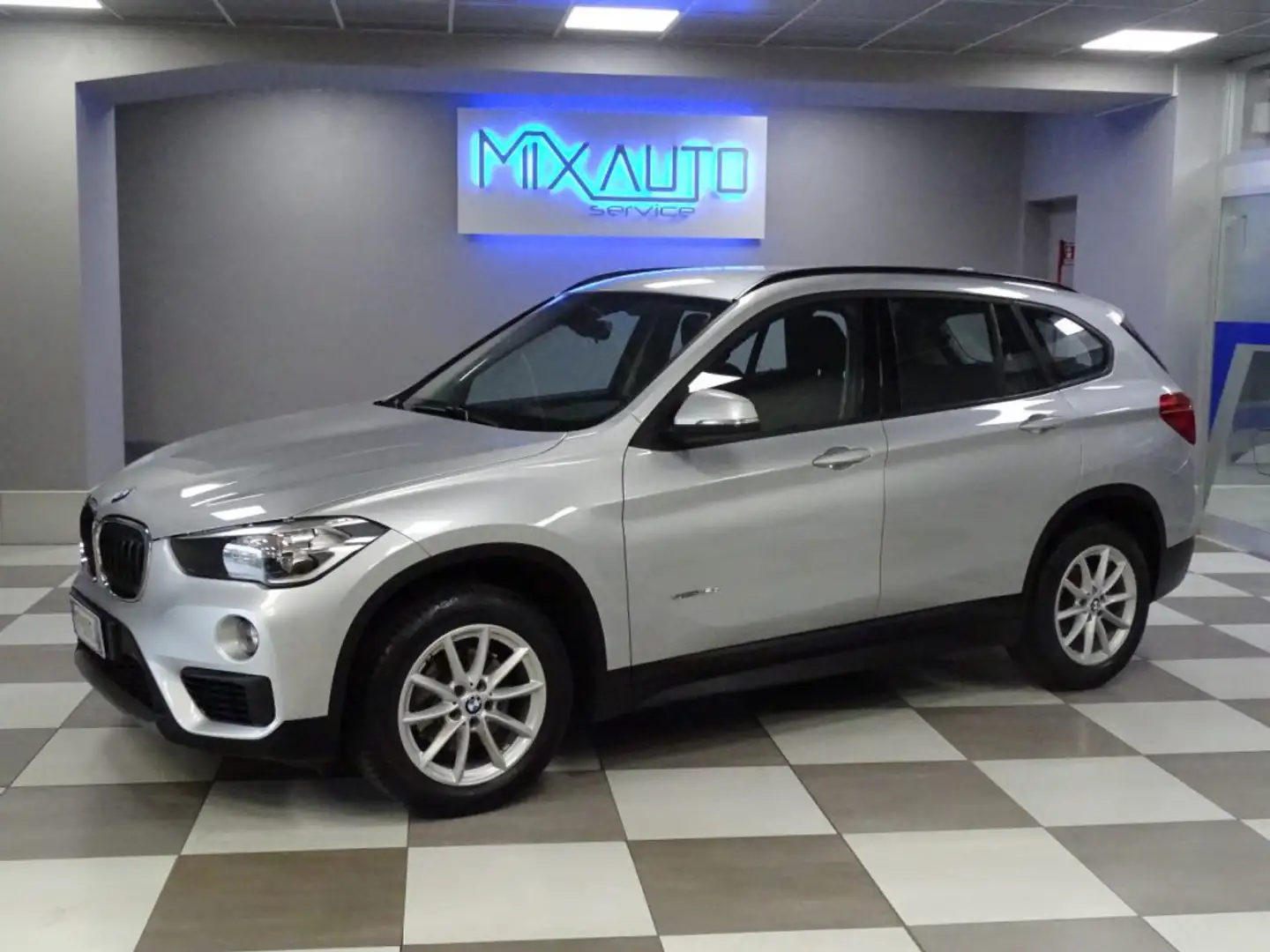 BMW X1 sDrive 18d Advantage AUT EU6 Argento - 1