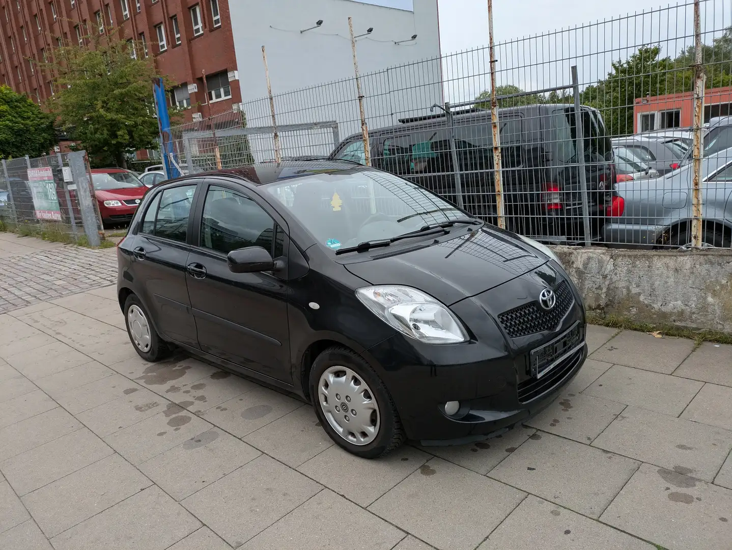 Toyota Yaris Executive Noir - 1