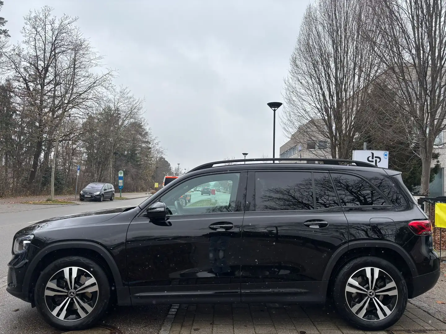 Mercedes-Benz GLB 250 GLB 250 4Matic*1.HAND*TÜV*AMBIENTE* Schwarz - 2