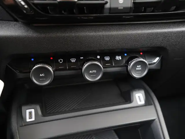 Citroen E-C4 view 12