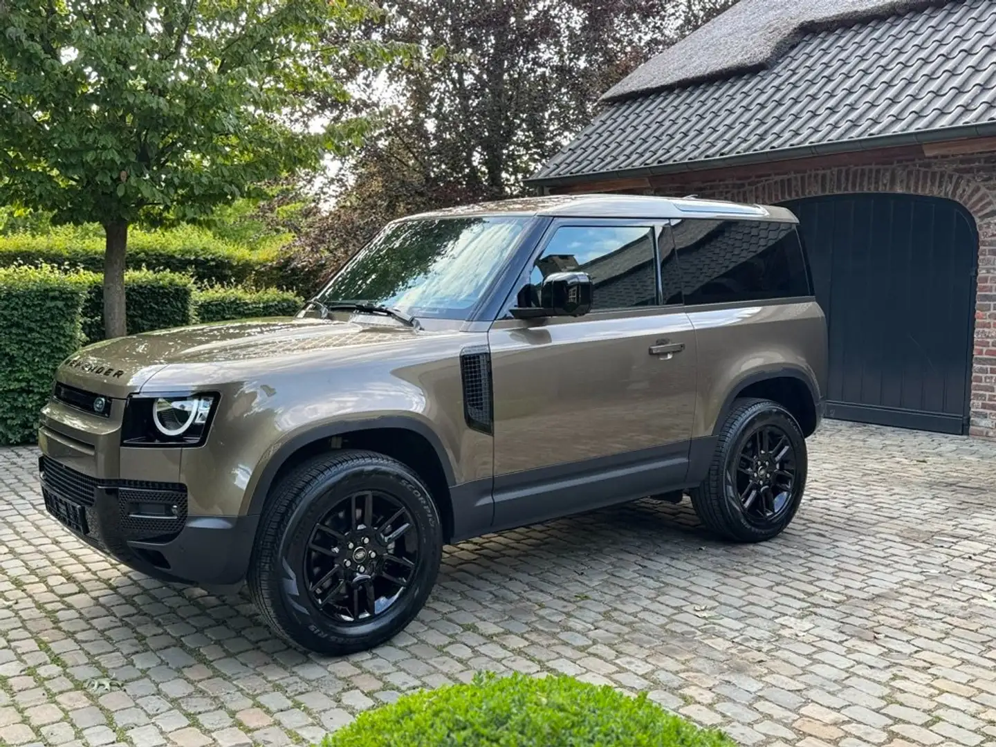 Land Rover Defender 90 3.0 D200 S LICHTE VRACHT € 55.370 + BTW Bruin - 2